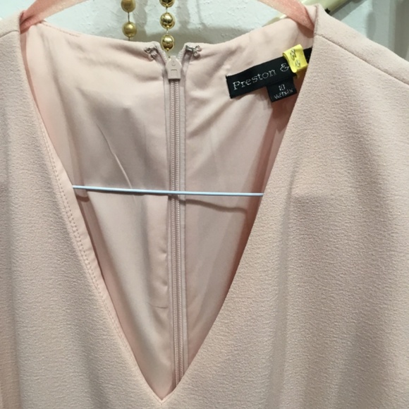 woman’s dress - Picture 2 of 3